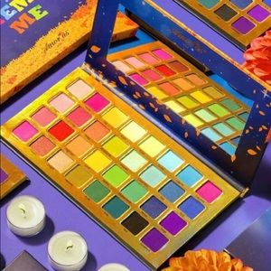 Hi ladies I sale make up I have beauty creation, Kara beauty, Amor us make up